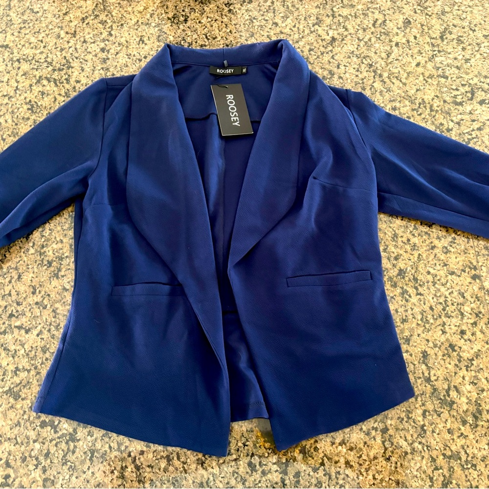 Women’s / Juniors casual blazer in Navy Tags on it. XL Juniors